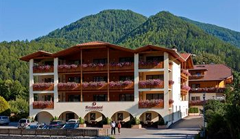 wirtshaushotel-alpenrose-st-lorenzen-bruneck-suedtirol-italien-brunico-alto-adige-italia